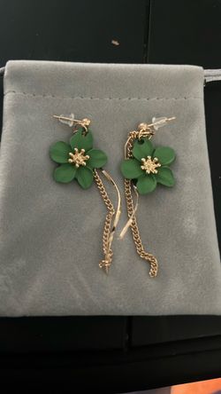 Women’s earrings