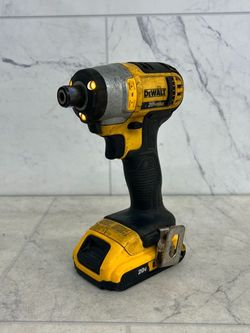 DEWALT DCF885 20V MAX 1/4" IMPACT DRIVER - W/20V 2.0AH BATTERY (PO1019274)