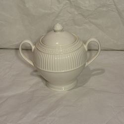 Wedgwood Windsor sugar bowl with a lid
