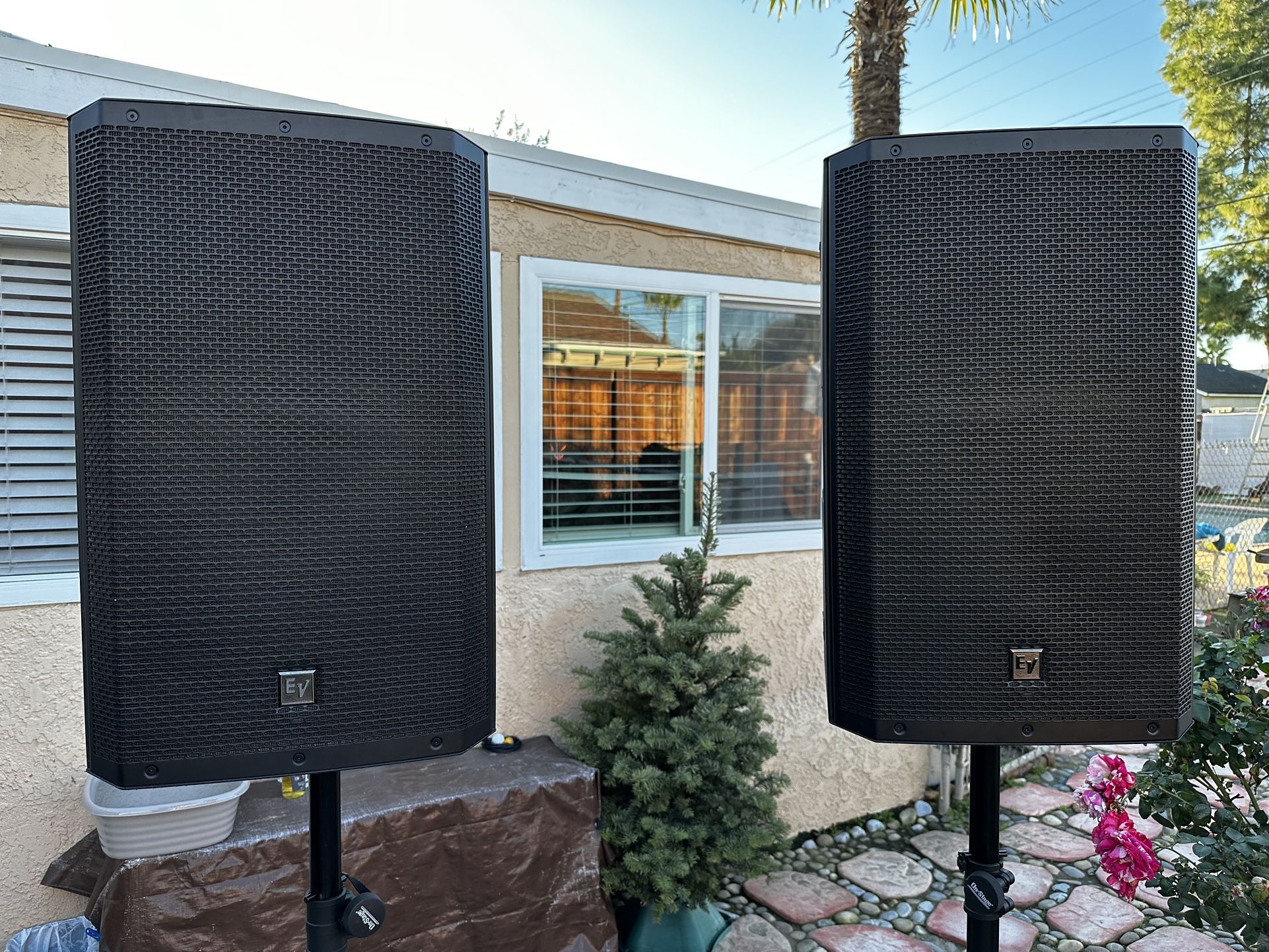 Electro Voice ZLX-15P 1000W DJ Speaker Package