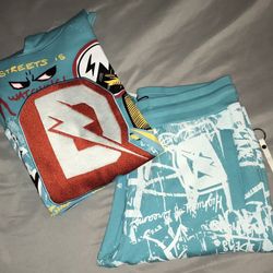 NEW Dreamland Sweatsuit Size Medium