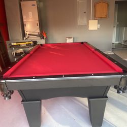 Beautiful Pool Table brand new 