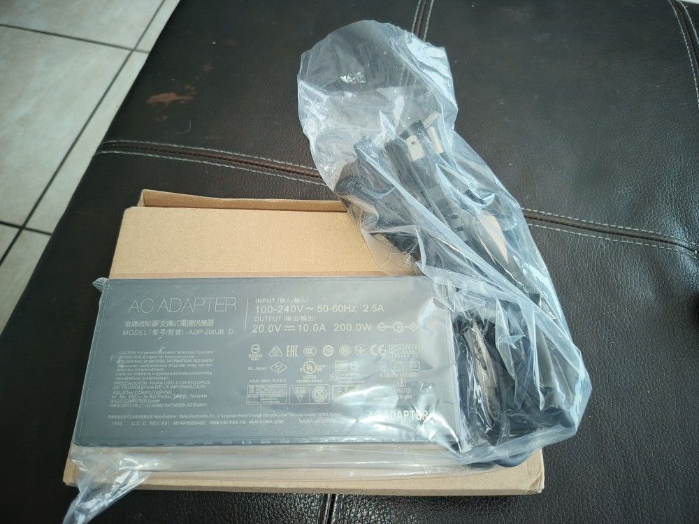 AC ADAPTER 20.0v - 20.0A