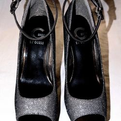 Guess Women's Fashion Pumps Size 8M Silver.
