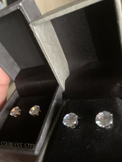 Diamonds earrings for men