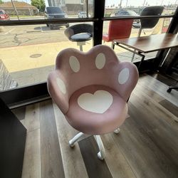 ACCENT CHAIR 