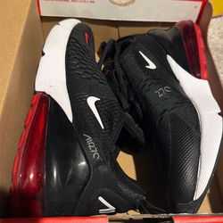 Nike Airmax 270 GS - 4.5 youth