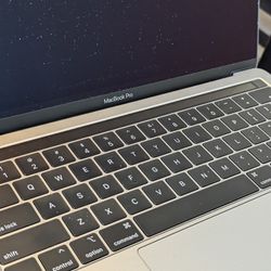 MacBook Pro 13" 2018 Intel I7 Quad-Core 16gb 1TB  LIKE NEW