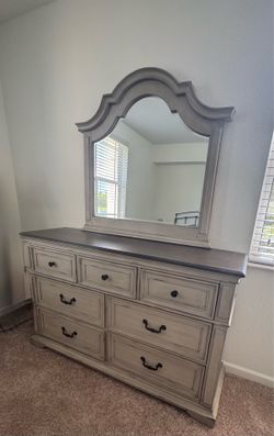 King bedroom set Complete