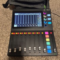 Mackie DLZ Creator Adaptive Digital Mixer + Custom Bag – Mint Condition! 