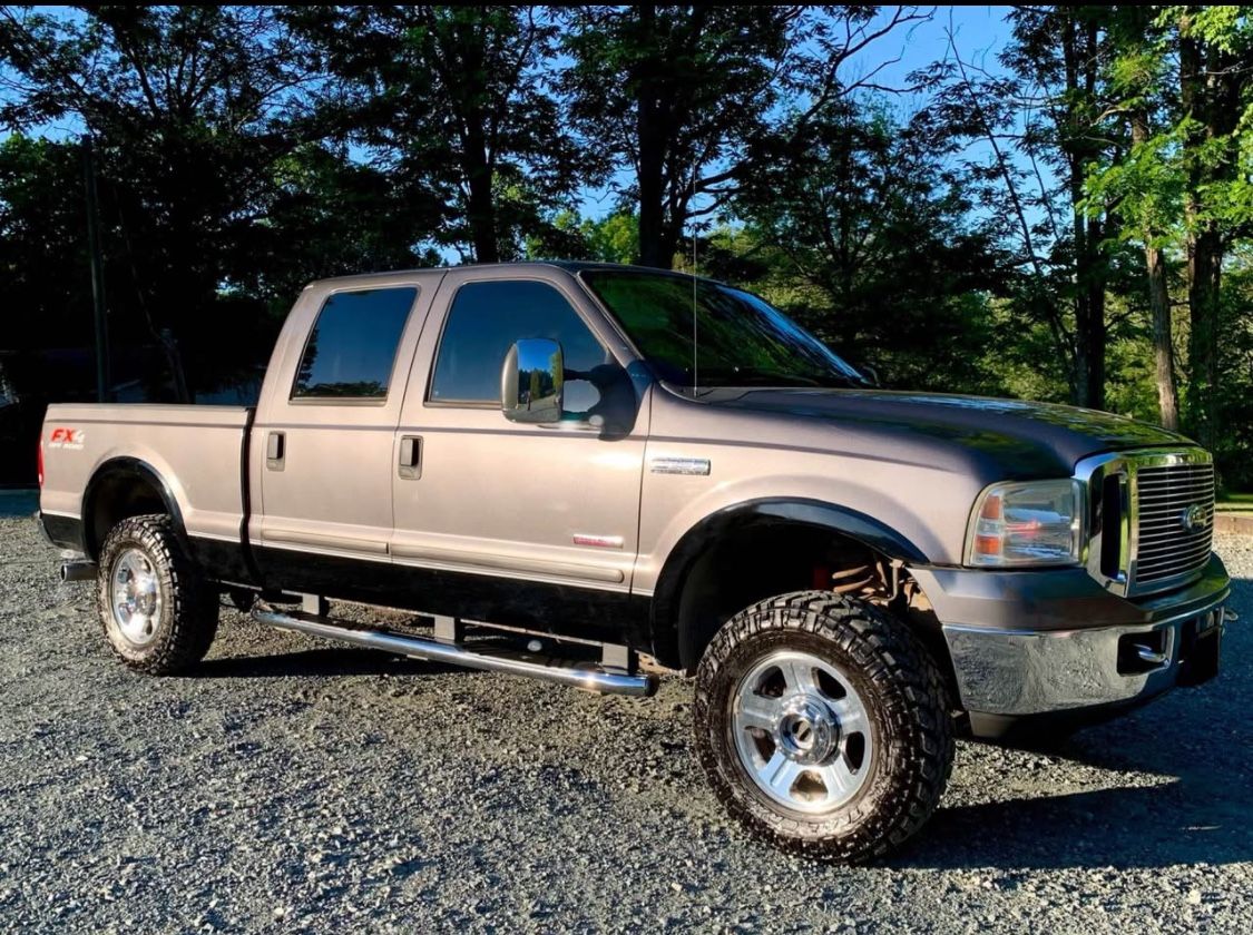 2006 F-250 Lariat 4x4 FX4 Diesel, WILL TRADE for the right truck or privately finance-READ All Details in ad Please⬇️
