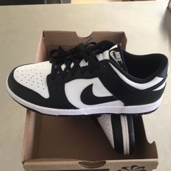 Men’s Nike Dunk Low Retro (Panda) size 11