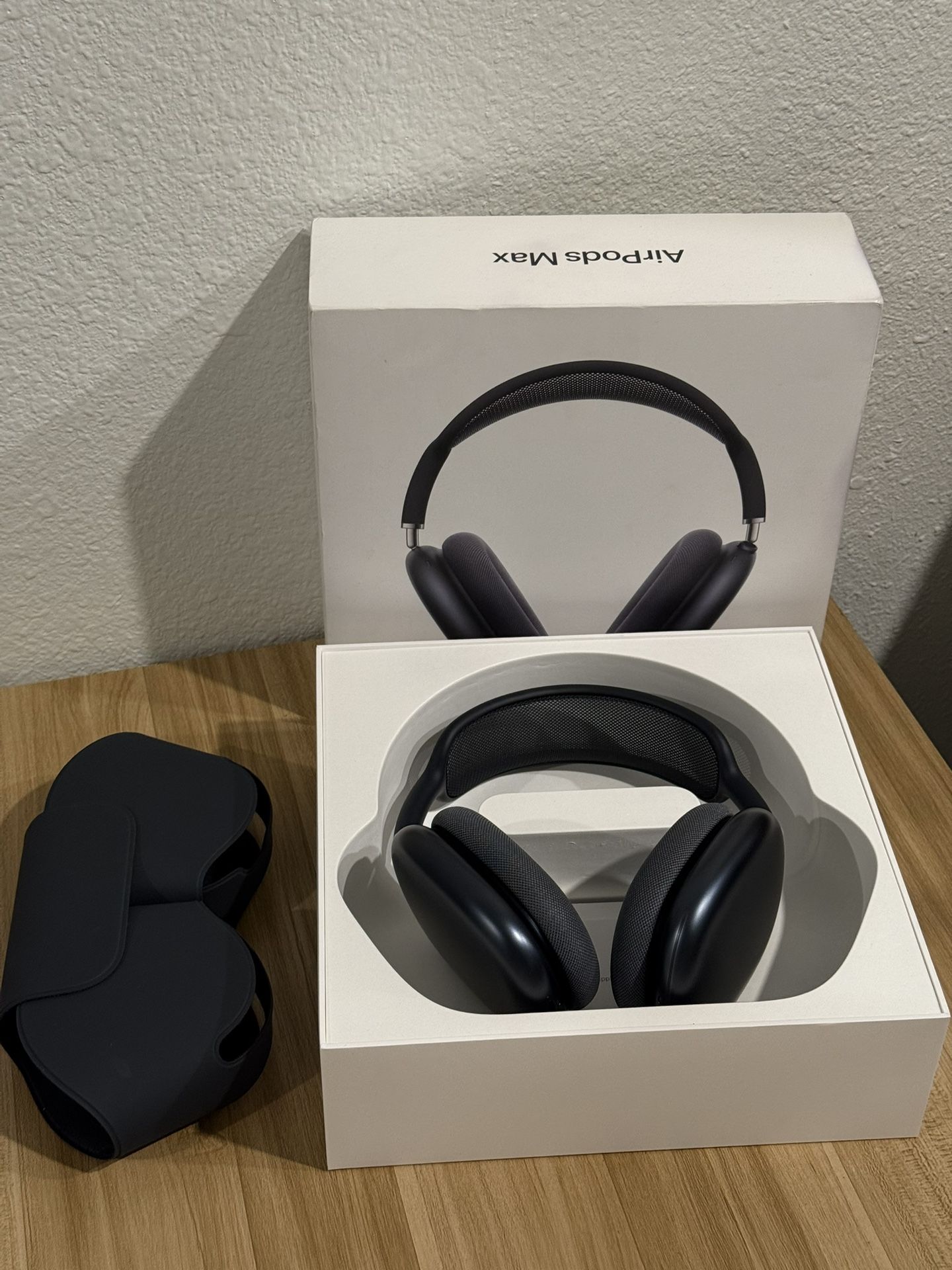 Apple AirPods Max – Space Gray – Excellent Condition with Original Box & Case