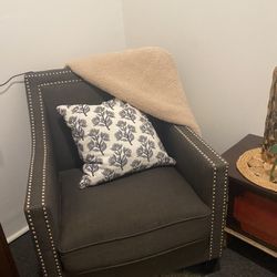 Grey single love seat ( pick up ) only 