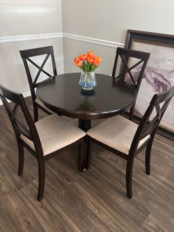Round Dining Table Set with 4 Chairs