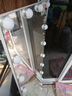 Vanity mirror w touch screen lights (3 settings)