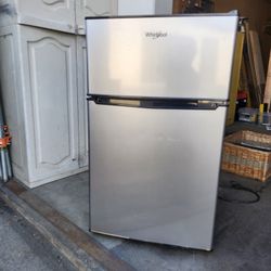 Whirlpool 3.1 Cu Ft Mini Refrigerator And Freezer 