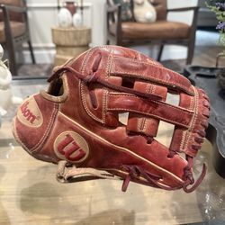 Wilson A2000 baseball glove