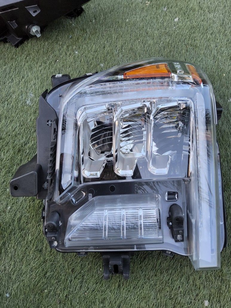 Sierra 2500 Headlight