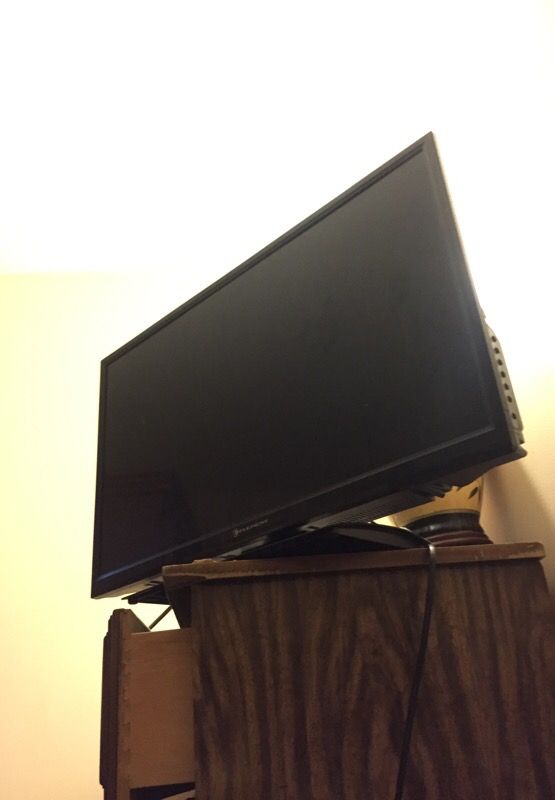 32 inch flat screen TV works 100