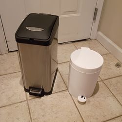 2 Small Trash Cans Very Good Condition 