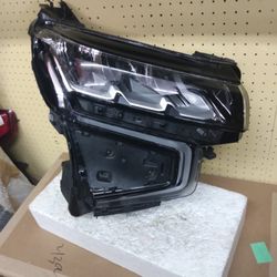 2021 - 24 - CHEVROLET TAHOE- RIGHT- HEADLIGHT 