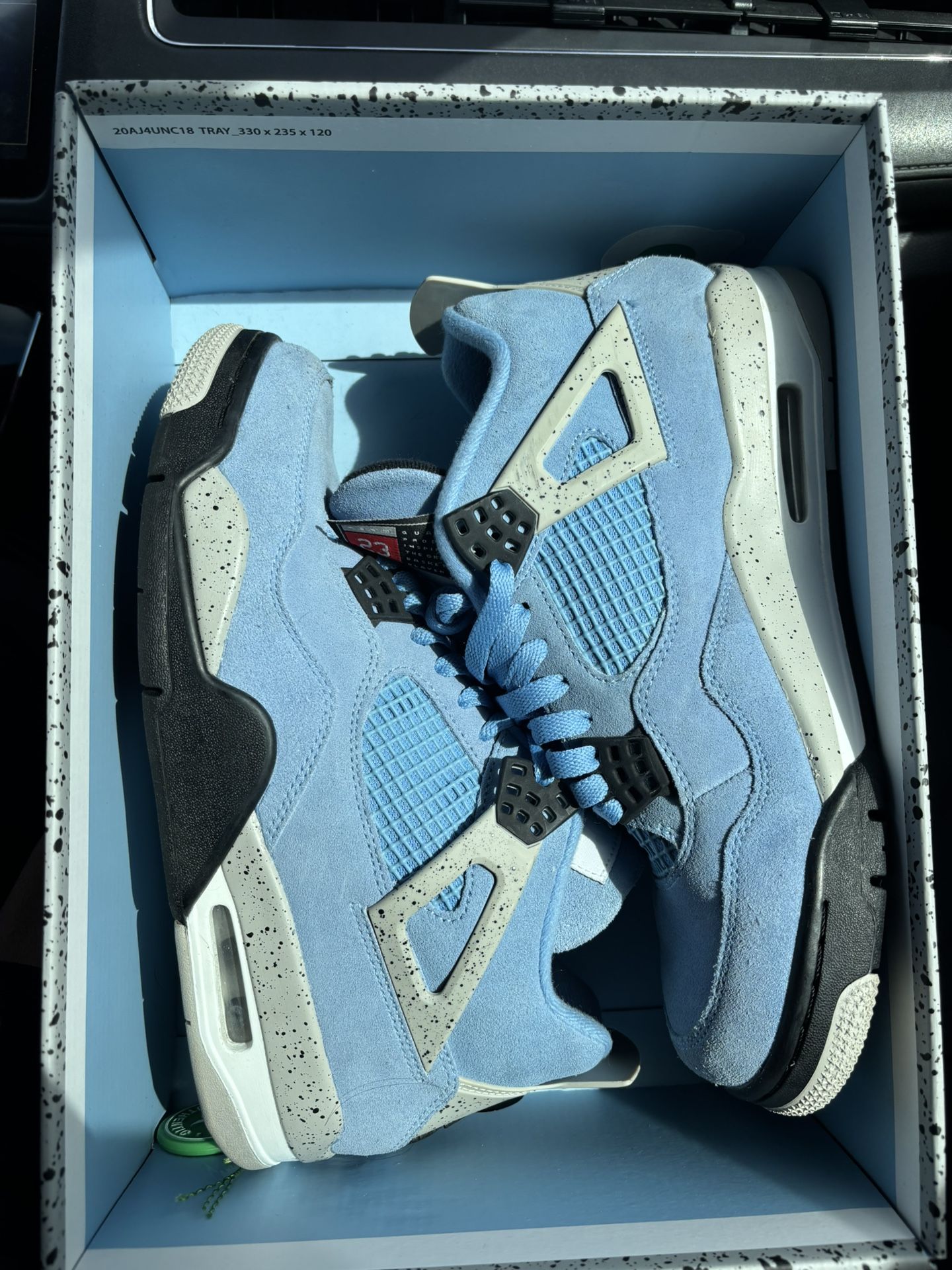 Jordan 4 Retro University Blue 