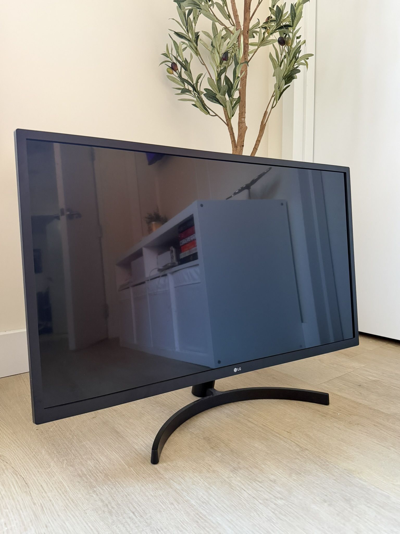 LG Monitor 32inch 