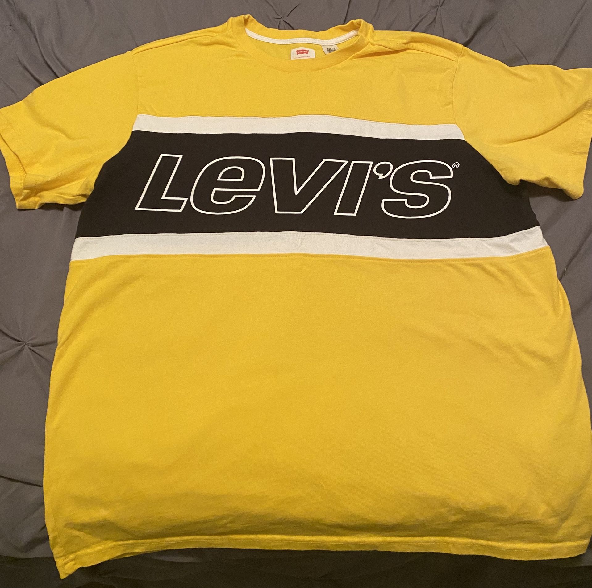 Levi’s Tshirt Size large