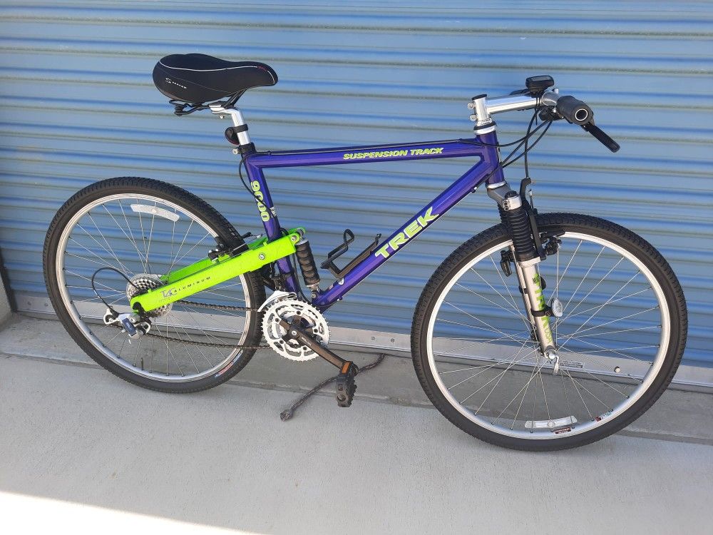 TREK MOUNTAIN BIKE 21 SPEEDS TIRE 26 SIZE M