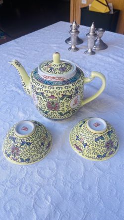 Vintage Chinese Longevity Tea Pot  And Two Tea Bowls Set 