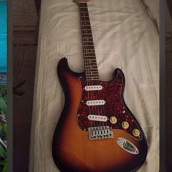 Buitiful Guitar  Squire Fender 20 Old Retired Luthier Owm  