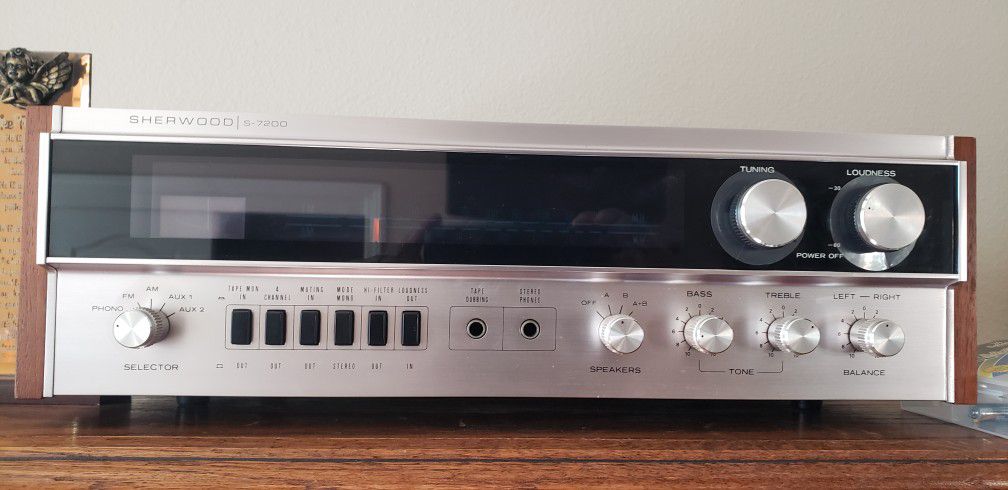 Vintage Sherwood S 7200 stereo receiver in awesome condition