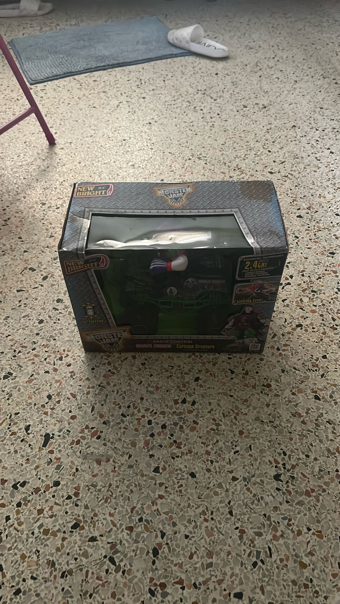 Classic Monster Jam Grave Digger Carnage Creature