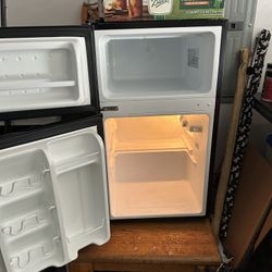 Mini Fridge/freezer