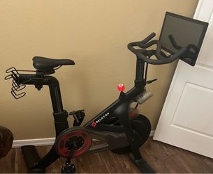 Gently used Pelaton Bike w/shoes
