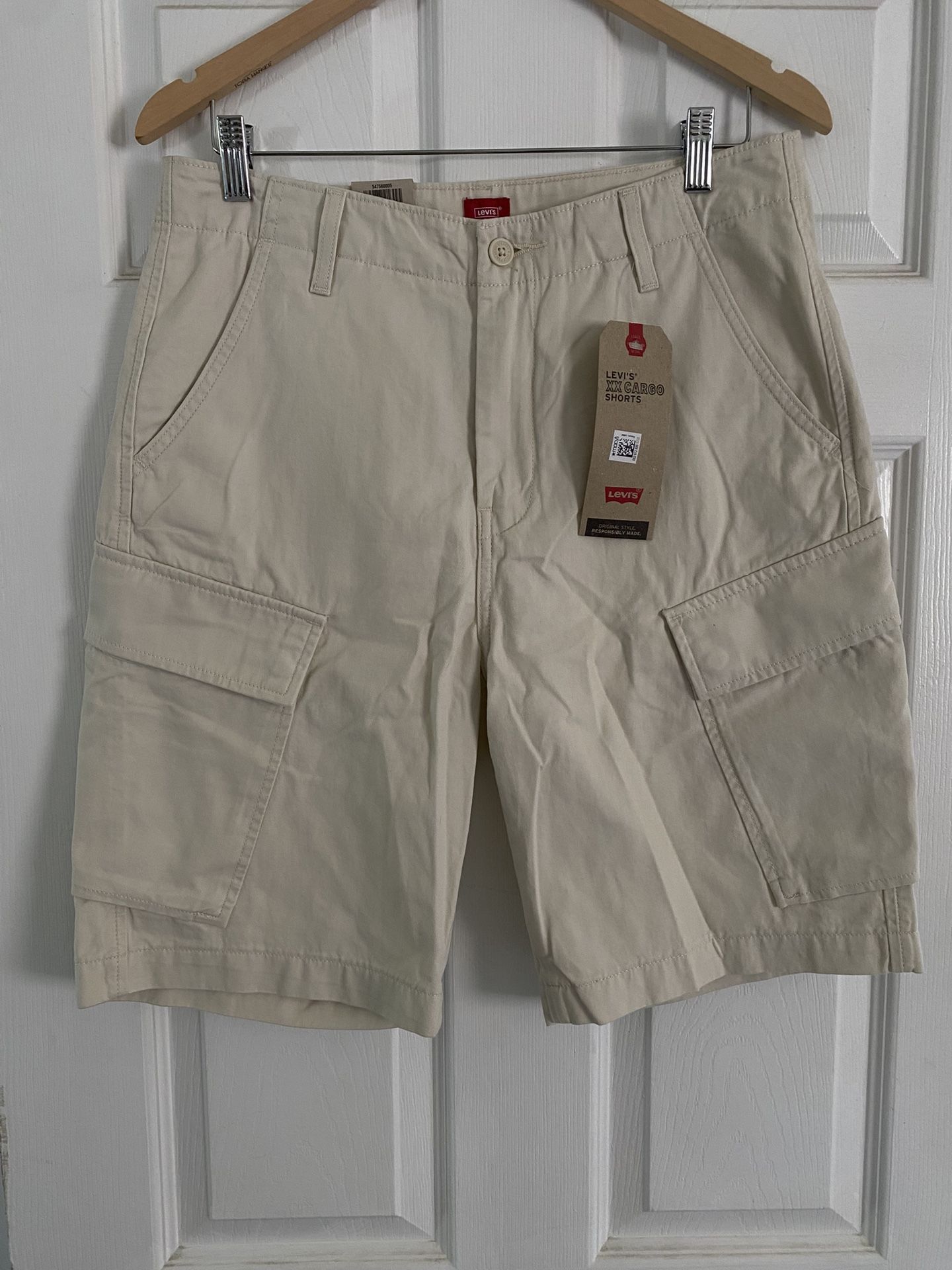 New With Tags! Men’s Levis XX Cargo Shorts Size 32