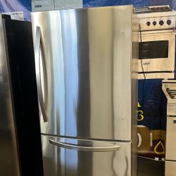 LG 33”WIDE BOTTOM FREEZER REFRIGERATOR 