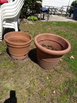 Large plastic pot planter(0nly one left)