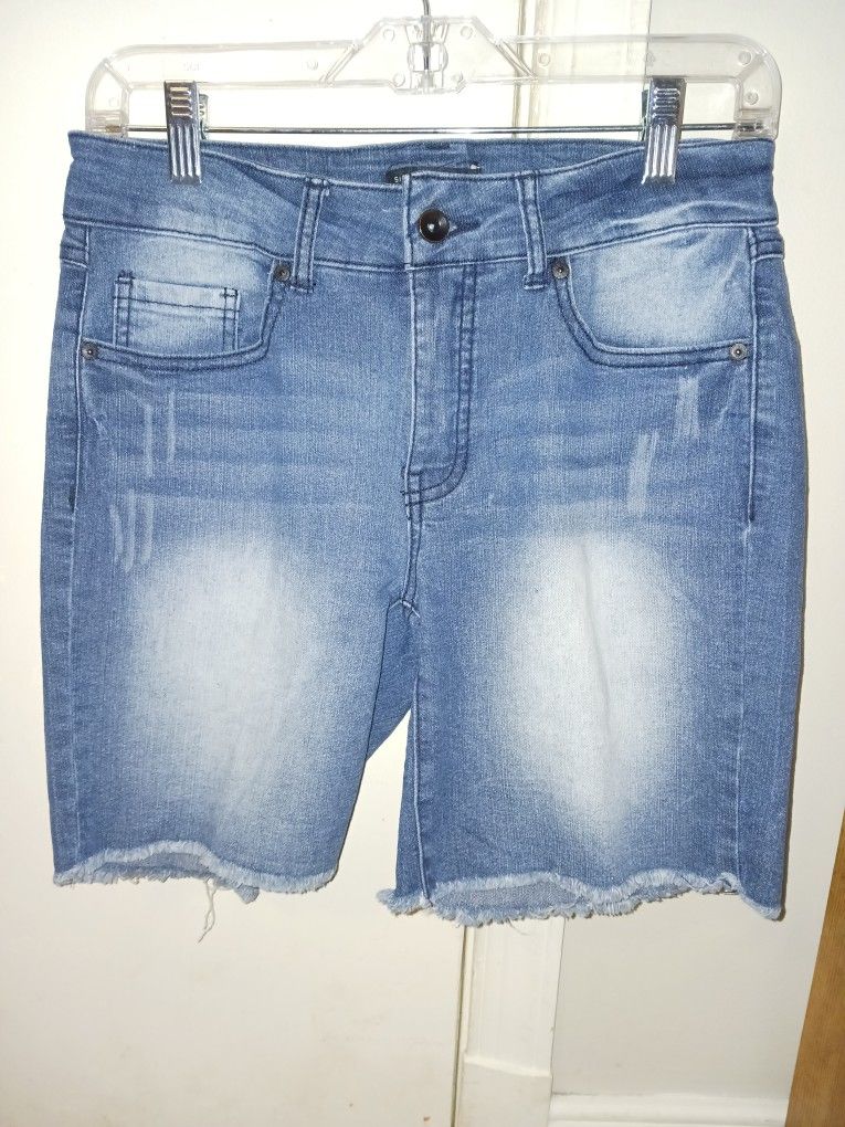 Very Nice Ladies Size 6 Denim Shorts