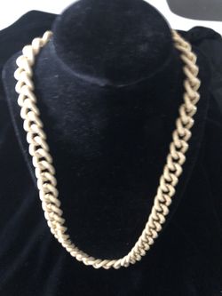Chunky Classy Gold Tone Necklace 24” Vintage