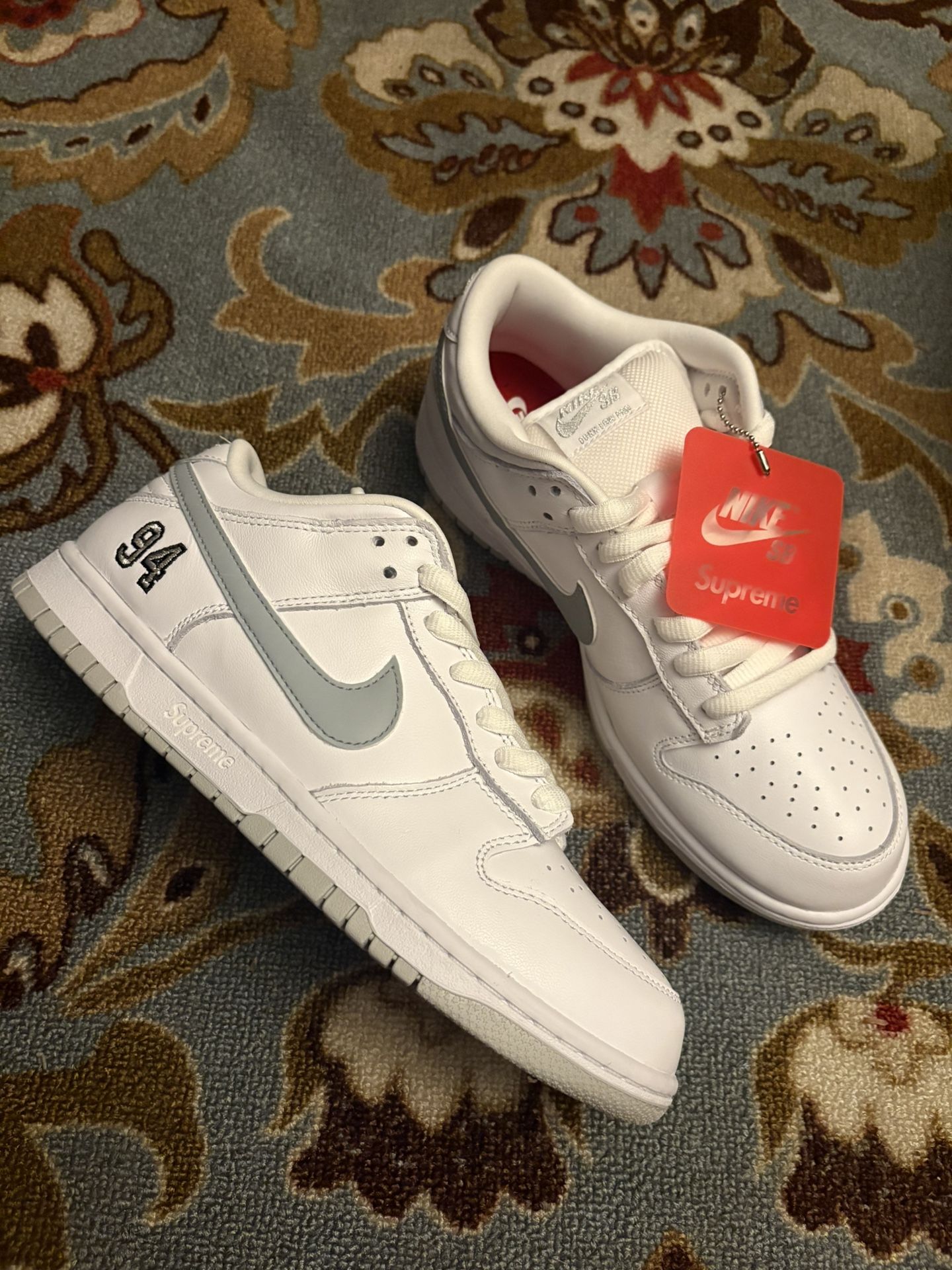 Supreme Nike SB Dunk