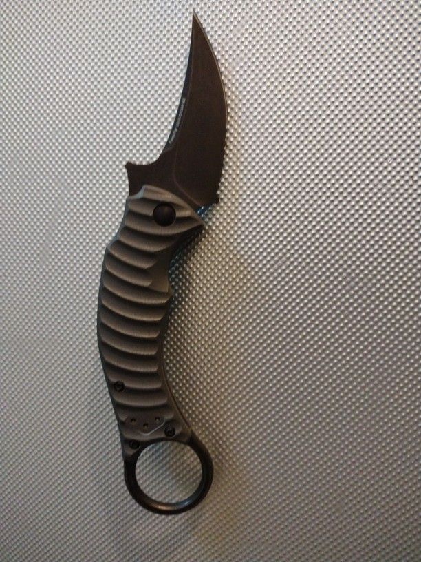 Bastinelli Mako Folder