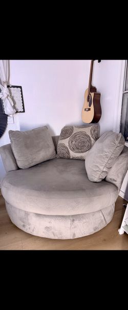 Swivel couch