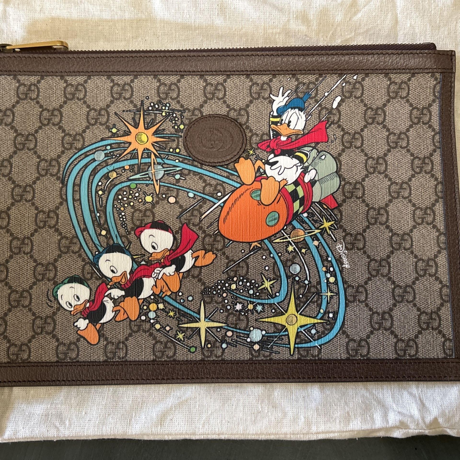New Gucci x Disney GG Supreme Logo Donald Duck Wristlet Clutch