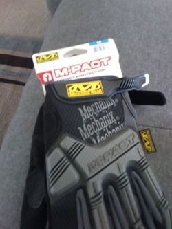 Impact Protection Touchscreen Glove's 
