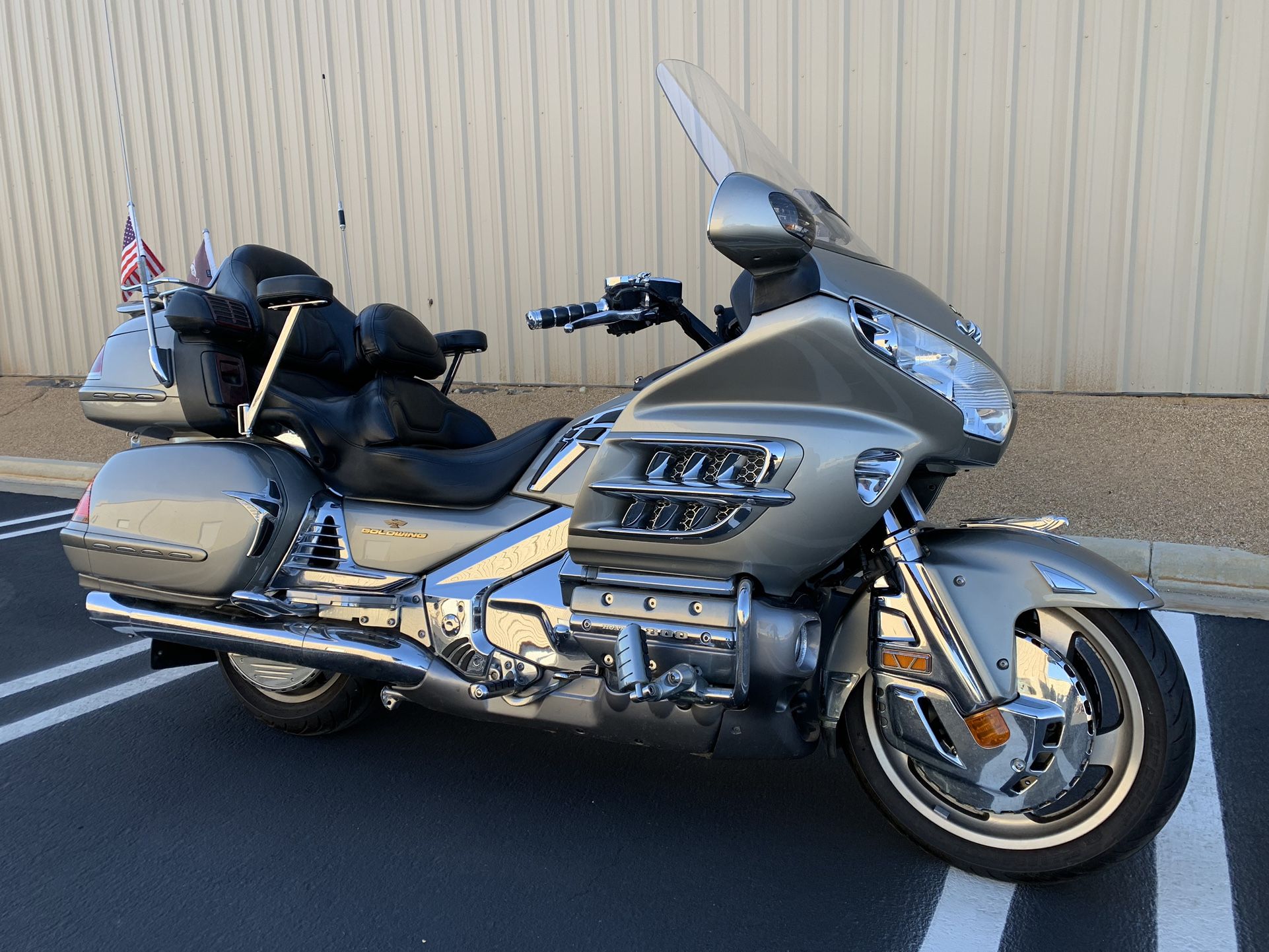 Honda 2003 GL1800 Goldwing CLEAN TITLE WITH EXTRAS!