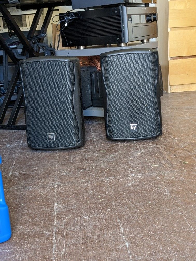 Electro Voice Zx190 8" Two Way Speakers for Sale in Garden Grove, CA