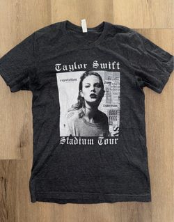 Taylor Swift Reputation Stadium Tour T Shirt - Women’s Small