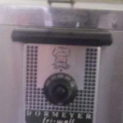 Deep fryer for sale it’s from 1960 everything works fine on it 50 bucks
